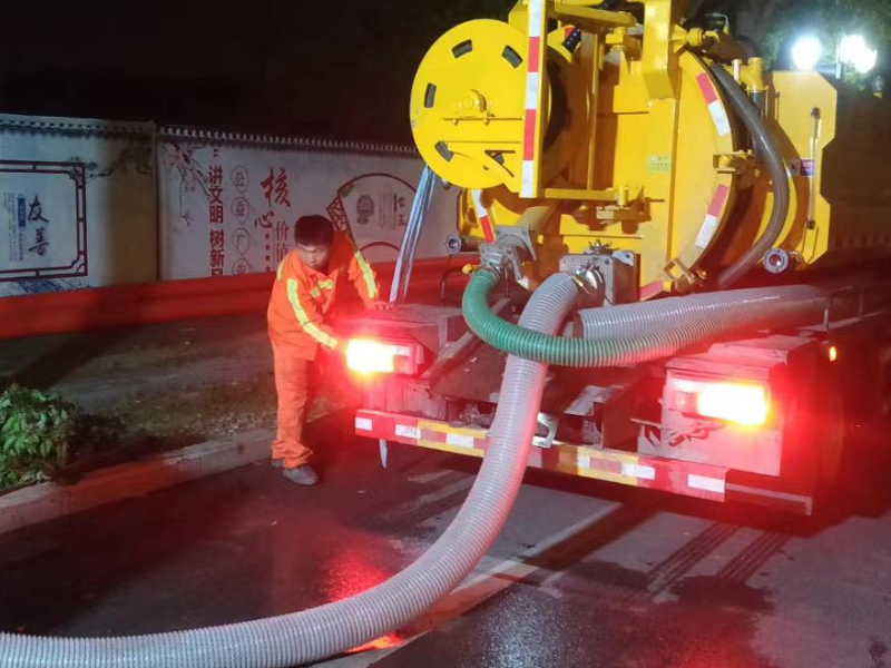 滨江区公司吸污车清掏化粪池，清洗污水池，清理沉淀池