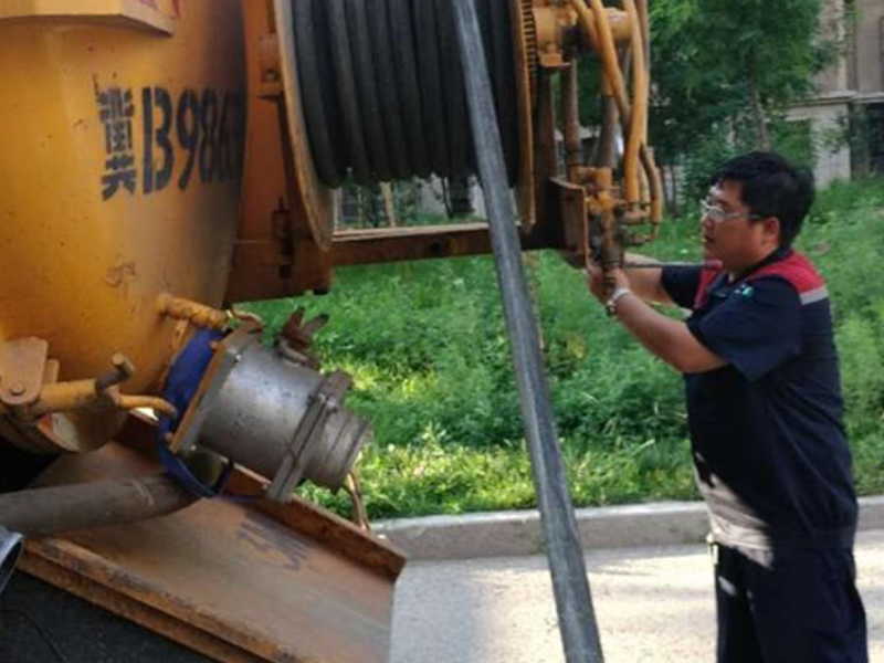 滨江化粪池满了清理化粪池多少钱？鑫发抽粪疏通下水道